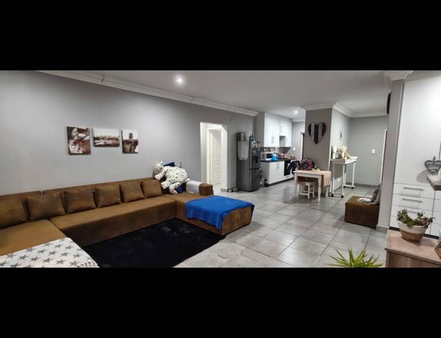 3 BEDROOM TOWNHOUSE FOR SALE IN ARCON PARK